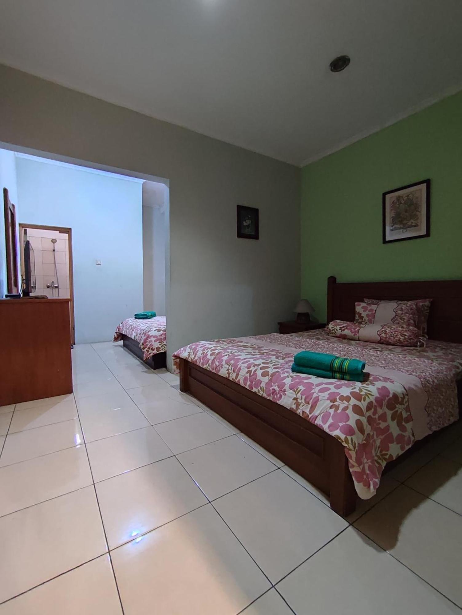Maribaya Family Guest House Syariah Lembang Exterior foto